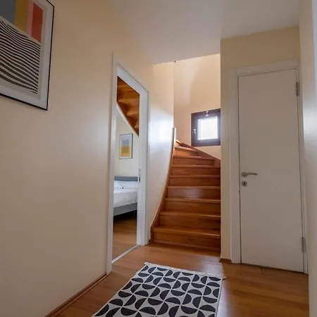 Duplex With Stunning Sea View, 3br, 2ba Stambuł